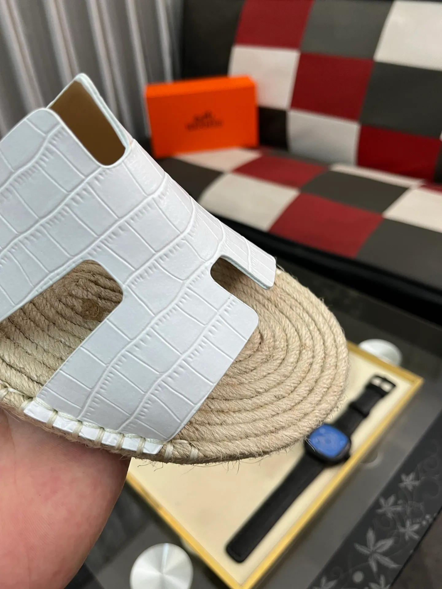 Men's shoes 💰340⌚️⌚️《HERMES》Hermes 💁♂️Men's casual slippers, compare the quality at the counter🧚🏿♂️ The upper layer has a stone pattern with clear texture, showing high-end, high-end, comfortable to wear and versatile. Purely hand-pulled, raw rubber breathable outsole, breathable and comfortable lambskin lining, 100% comfortable density, original rubber outsole wear-resistant code number 38-44. Can be customized 45-46-47